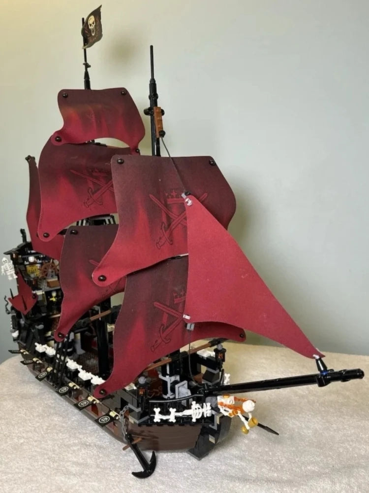 Red Queen Pirate Ship 4195