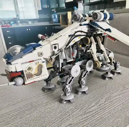 Republic Dropship with Mech 10195