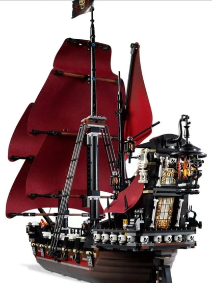 Red Queen Pirate Ship 4195